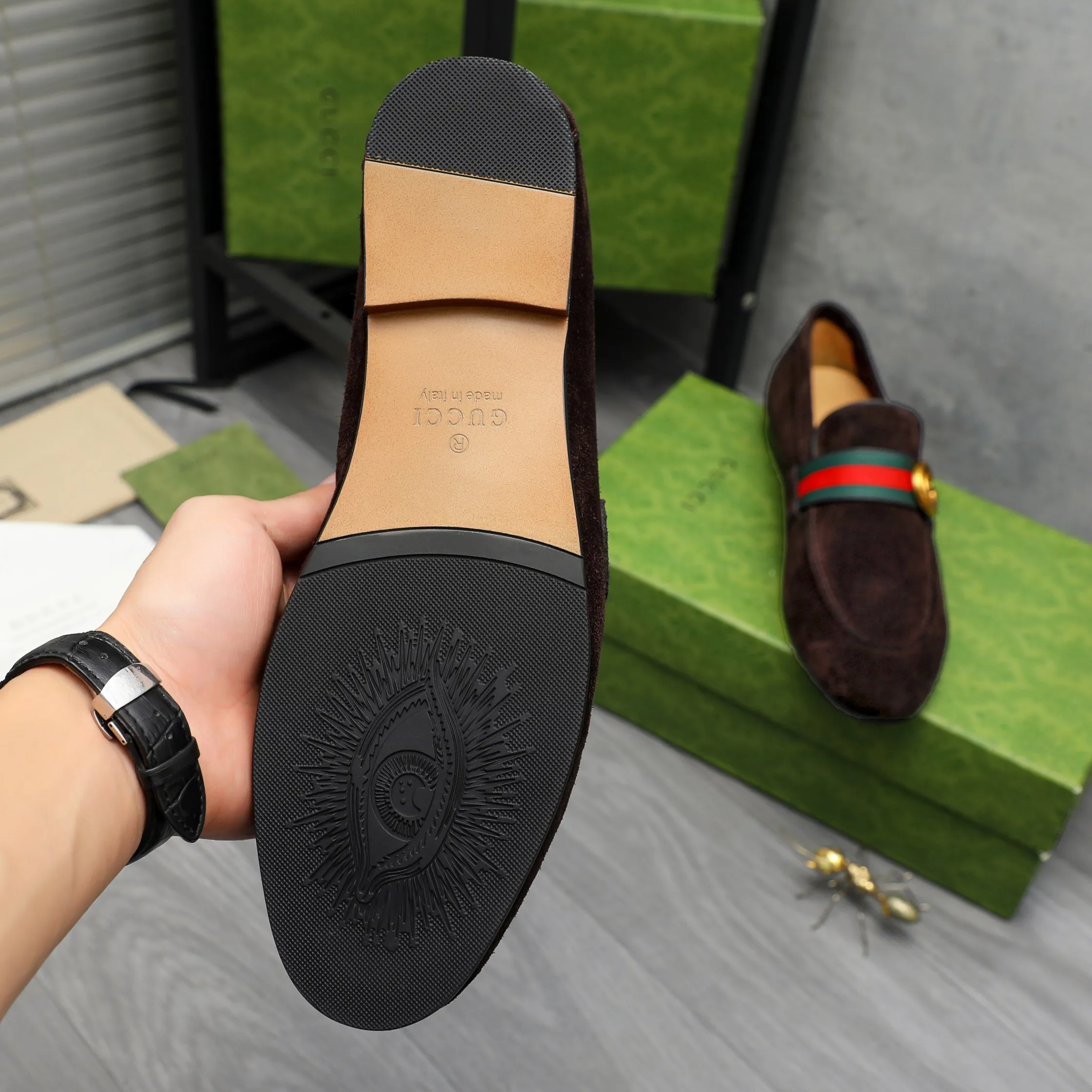 Men's shoes 💰p400 Product trademark: GUCCI "Gucci" business casual leather shoes Regular size: 38-46 (38.45.46 is custom-made and non-returnable) Product material: Selected suede cowhide with webbing upper, cowhide lining, original rubber outsole